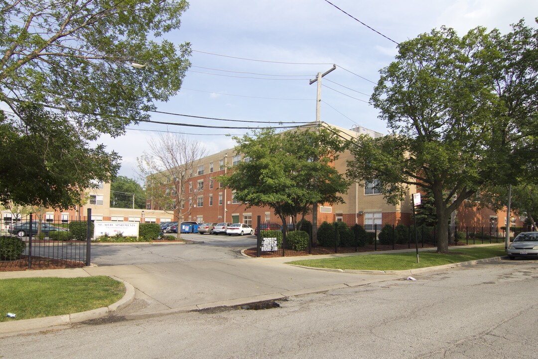 St. Ailbe Faith Apartments in Chicago, IL - Foto de edificio