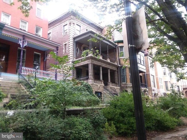 2012 Mt Royal Terrace in Baltimore, MD - Building Photo - Building Photo