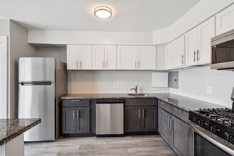 Henry on the Park Apartments in Philadelphia, PA - Foto de edificio - Building Photo