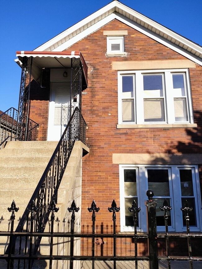 property at 3329 S Oakley Ave