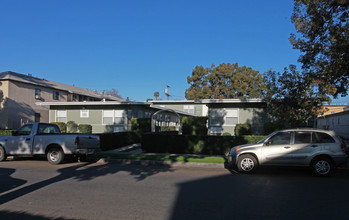 921-923 W Angeleno Ave in Burbank, CA - Building Photo - Building Photo