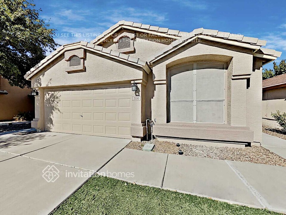 2330 E Pinto Dr in Gilbert, AZ - Building Photo