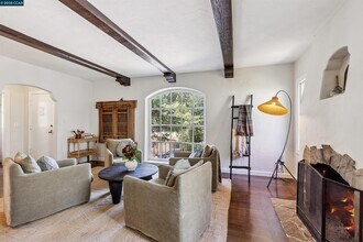 1048 Leo Way in Oakland, CA - Building Photo - Building Photo