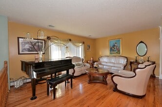 1063 Mason Ct in West Hempstead, NY - Building Photo - Building Photo