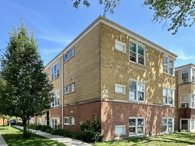 property at 6707 N California Ave