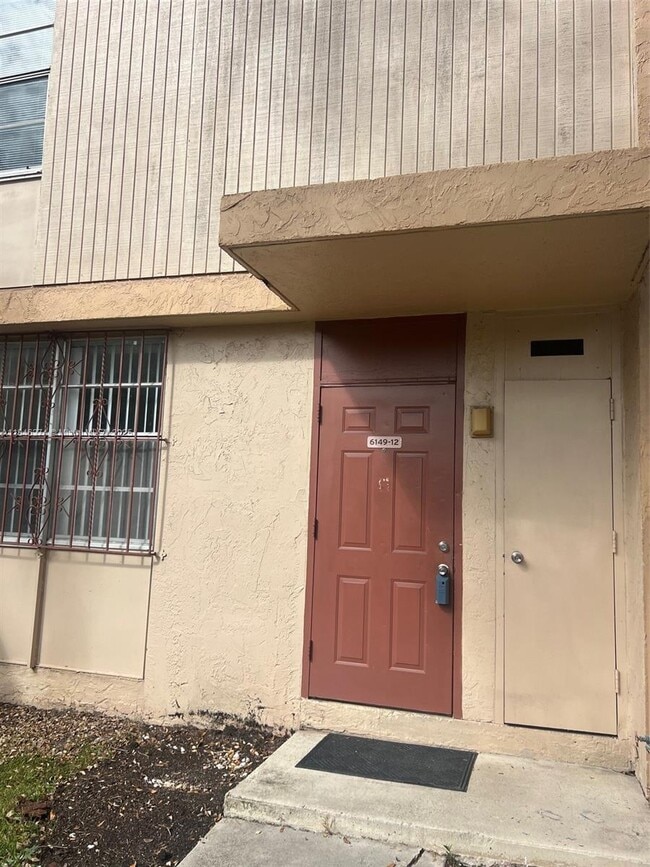 6149 SW 69th St in South Miami, FL - Building Photo - Building Photo
