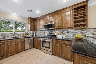 1607 Willowby Dr in Houston, TX - Building Photo - Building Photo