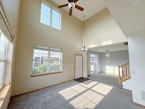 2534 Hillsboro Blvd in Aurora, IL - Building Photo - Building Photo