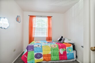 Broadview Gardens Apartments in Cleveland, OH - Building Photo - Interior Photo