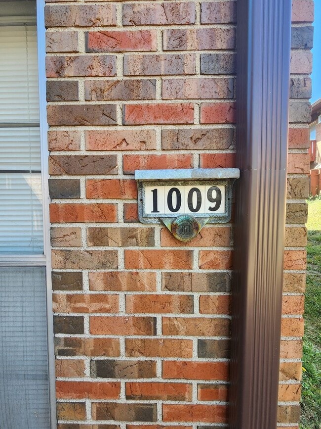 1009 Washington Ave in Alton, IL - Building Photo - Building Photo