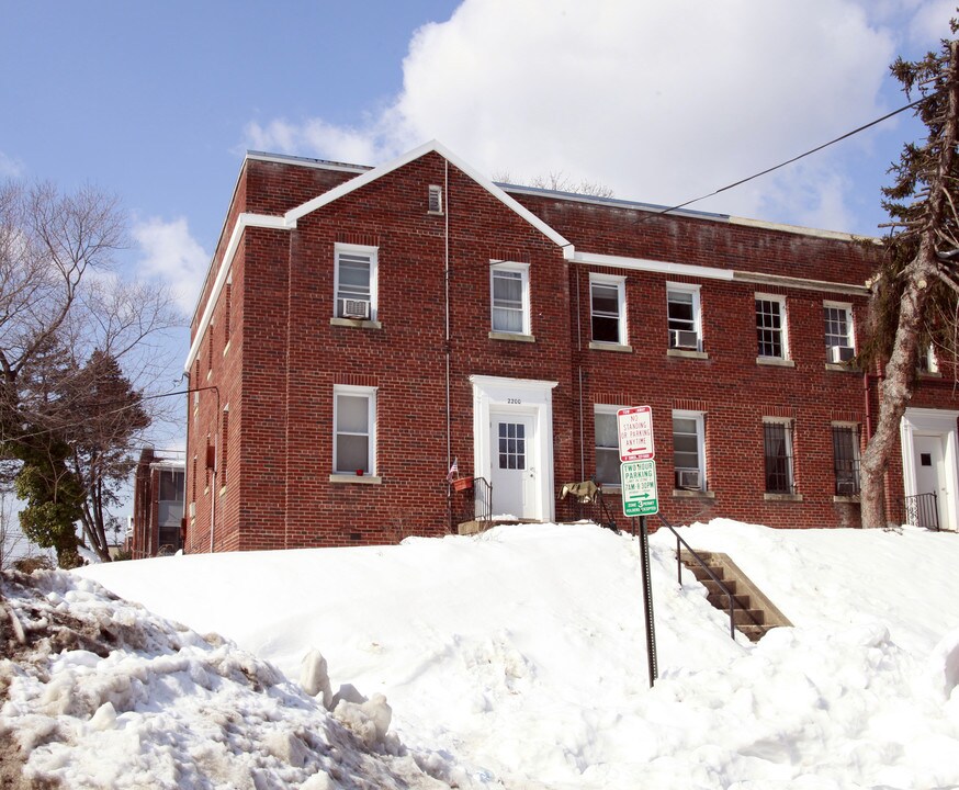 2200 40th St NW in Washington, DC - Building Photo