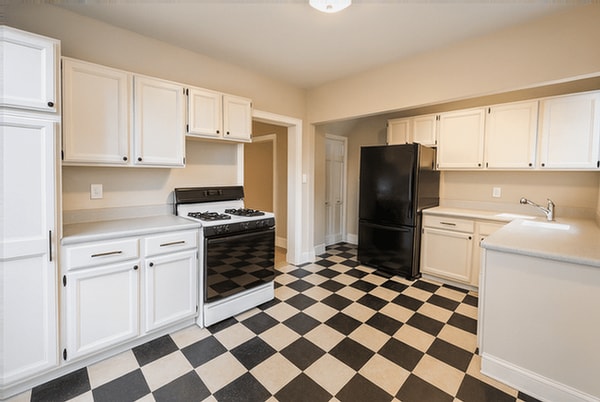property at 537 W 3rd Ave