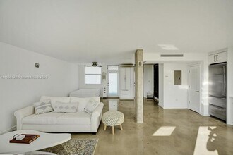 301 Ocean Dr in Miami Beach, FL - Building Photo - Building Photo