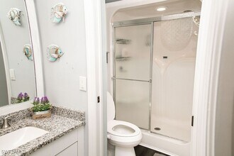 121 Gabriel Cir in Naples, FL - Foto de edificio - Building Photo