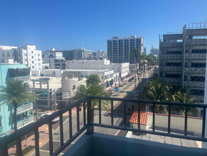 720 Collins Ave in Miami Beach, FL - Building Photo - Building Photo