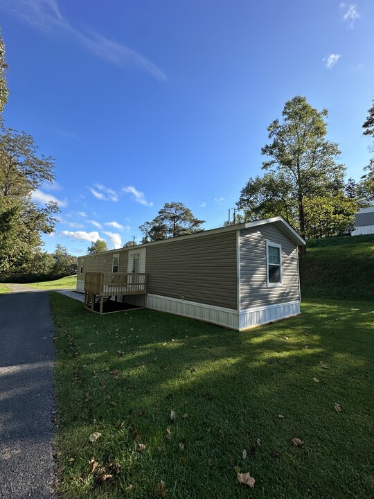 324 Mountaineer Village, Unit 324 in Morgantown, WV - Foto de edificio