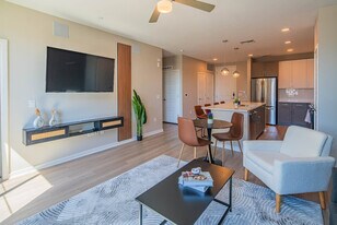 777 E Stella Ln in Phoenix, AZ - Building Photo