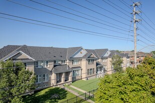 5952 Winston Churchill Blvd in Mississauga, ON - Building Photo