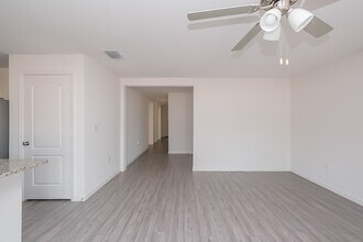 8825 Southern Charm Cir in Brooksville, FL - Building Photo - Building Photo