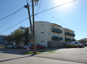 Cedar View Apartments in Metairie, LA - Building Photo - Building Photo