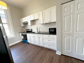 234 Locust St, Unit Apt 1 in Columbia, PA - Foto de edificio - Building Photo