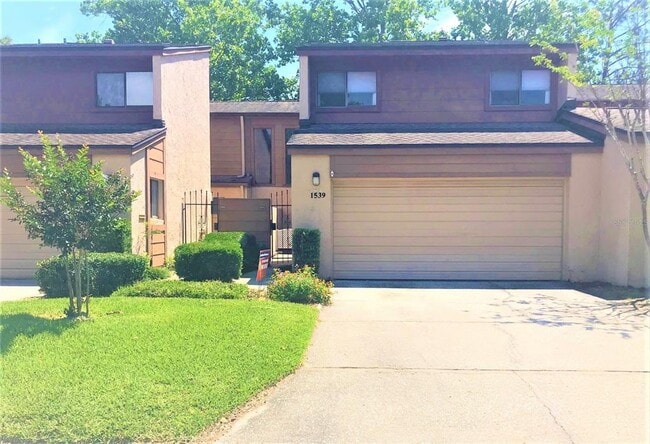 property at 1539 N Carolwood Blvd