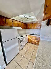 7555 Linda Vista Rd in San Diego, CA - Building Photo - Building Photo