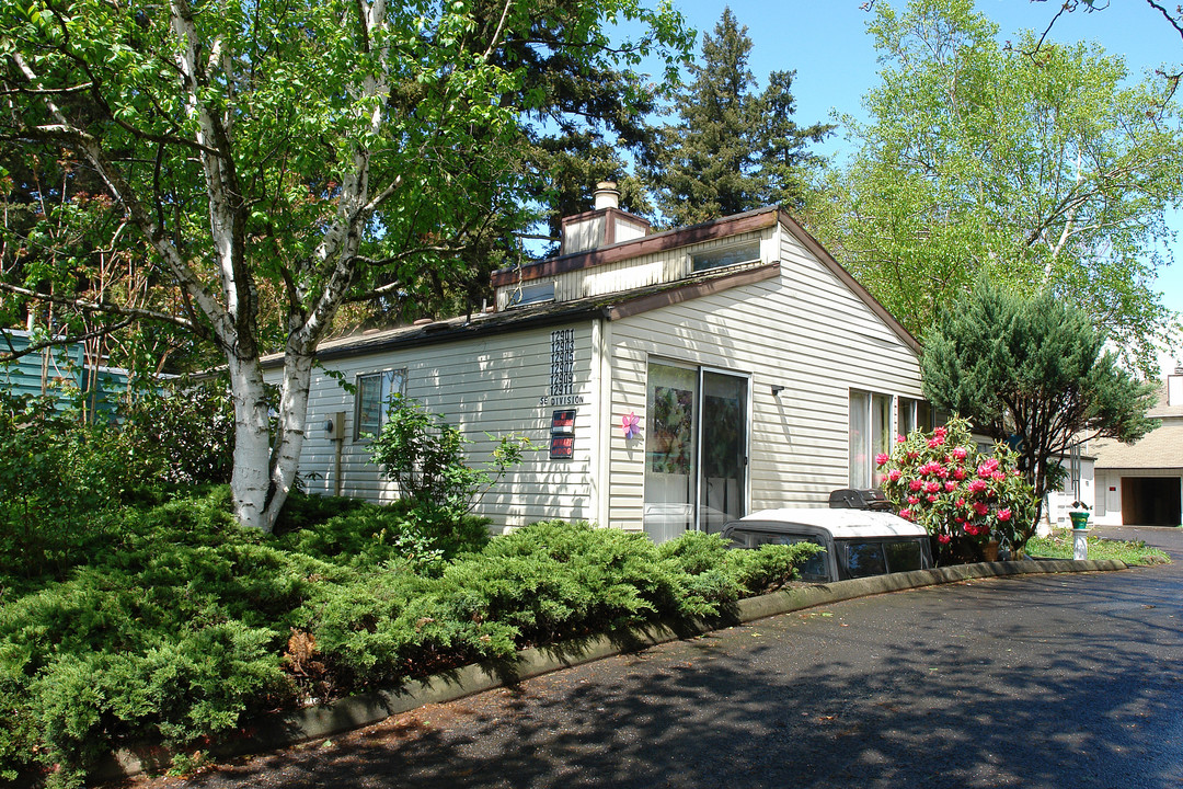 12901-12911 SE Division St in Portland, OR - Building Photo