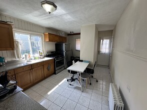 223 Boston Ave, Unit 4 BED VERY CLEAN in Medford, MA - Foto de edificio - Building Photo