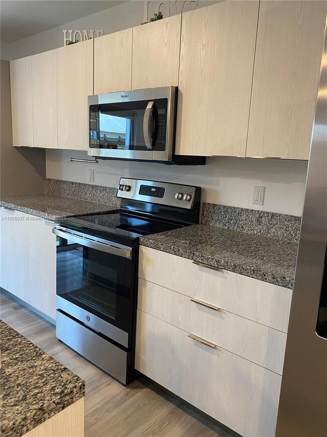 916 NW 8th St in Florida City, FL - Building Photo - Building Photo