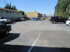 Ramona Street Apartments in Bellflower, CA - Foto de edificio - Building Photo