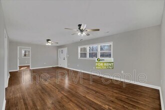 501 S E St in Easley, SC - Foto de edificio - Building Photo