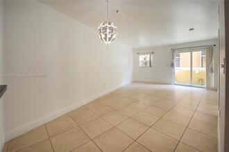 4147 Stirling Rd in Fort Lauderdale, FL - Building Photo - Building Photo