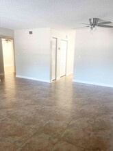 324 Oak Rose Ln in Tampa, FL - Building Photo - Building Photo