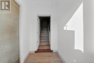 242 Mary St in Niagara-On-The-Lake, ON - Foto de edificio - Building Photo