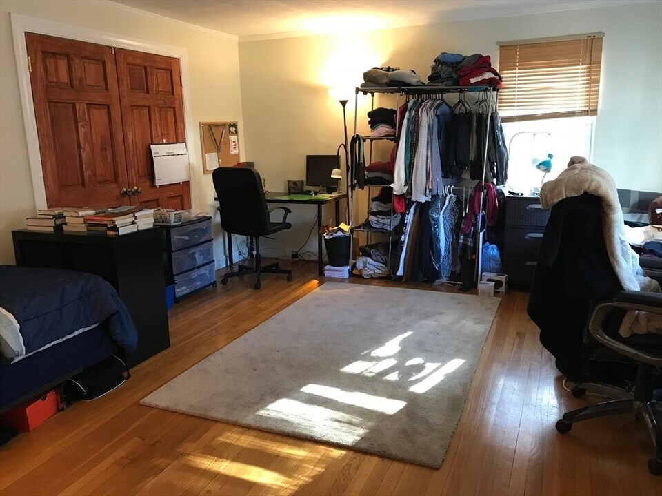 18 Caltha Rd, Unit 1 in Boston, MA - Building Photo