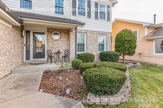 324 Chesapeake Ln in Bloomingdale, IL - Building Photo - Building Photo