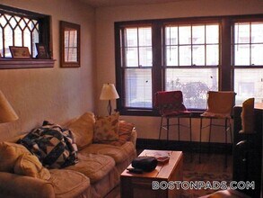 8 Lakeville Rd in Boston, MA - Building Photo - Building Photo