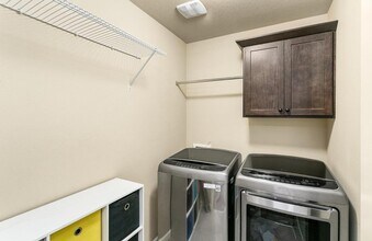 2833 25th Ave in Forest Grove, OR - Building Photo - Building Photo