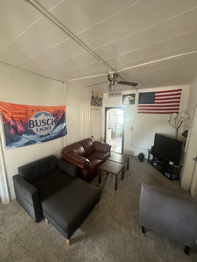 property at 915 La Crosse St