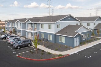 Tran Villa Apartments in Sacramento, CA - Building Photo - Building Photo