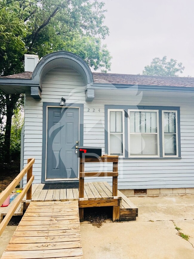 property at 224 W Iowa Ave