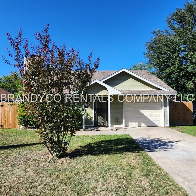 1901 Dickens Dr
