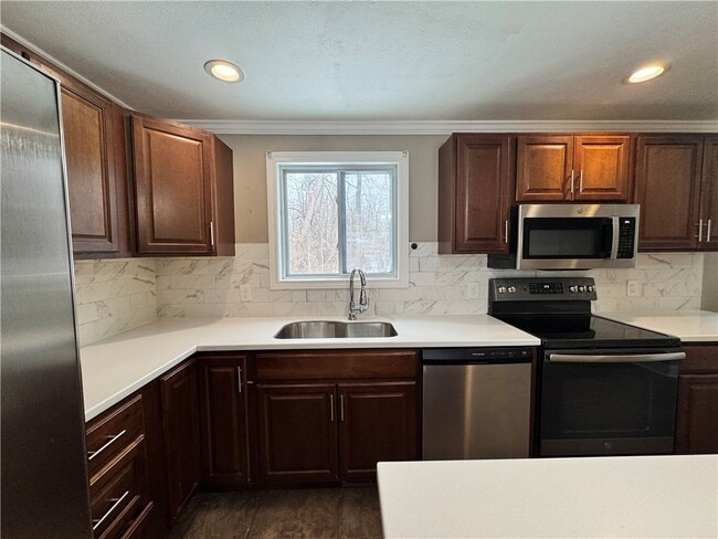 496 Pebbleview Dr in Rochester, NY - Building Photo - Building Photo