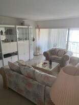 303 Racquet Club Rd in Weston, FL - Building Photo