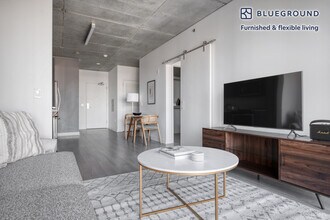 311 W Illinois St in Chicago, IL - Building Photo - Building Photo