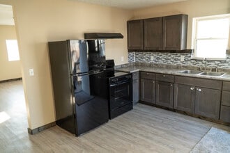 412 E Market St, Unit B in Crawfordsville, IN - Foto de edificio - Building Photo