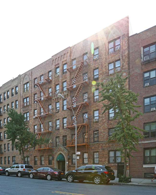 121 Seaman Ave in New York, NY - Foto de edificio - Building Photo