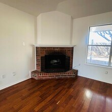 6114 10th St in Lubbock, TX - Foto de edificio - Building Photo