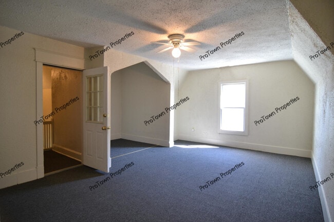 7 S Broadway St, Unit 2 in Joliet, IL - Building Photo - Building Photo